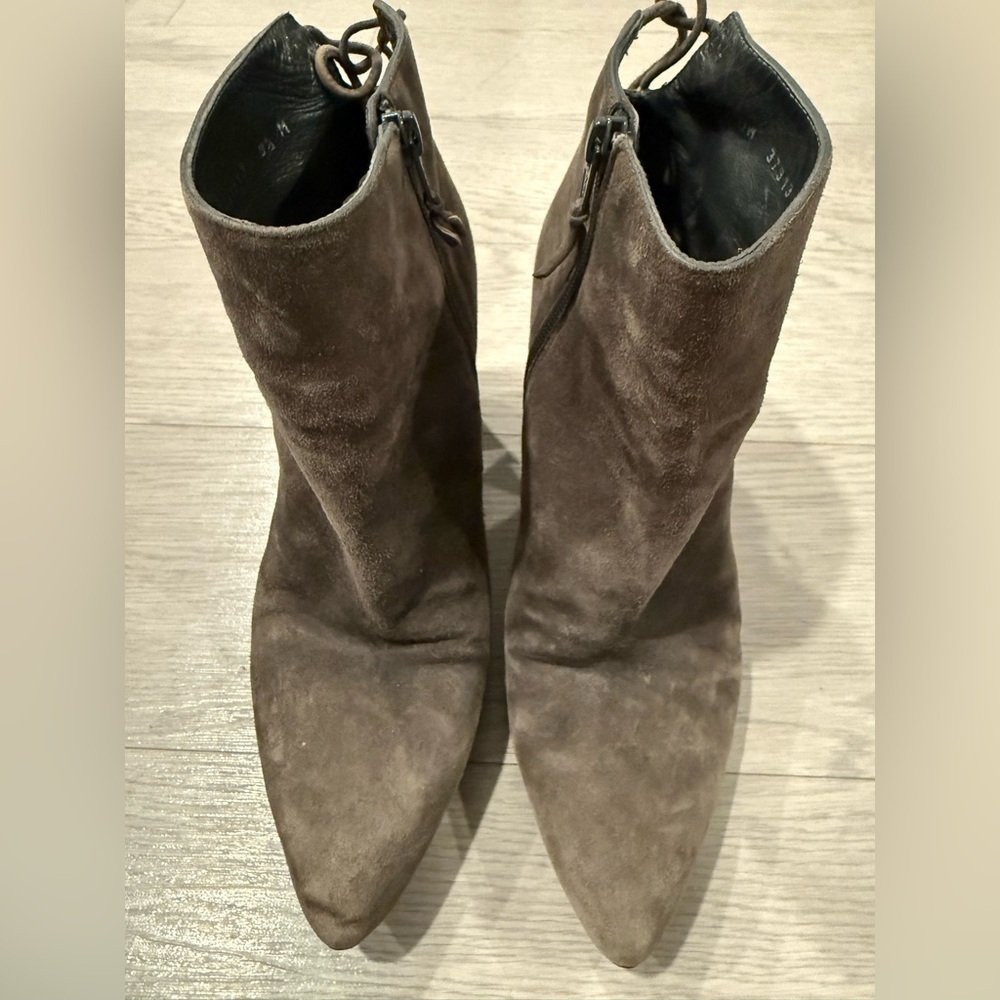 Stuart Weitzman Pointed Suede Ankle Boots Size 9.5